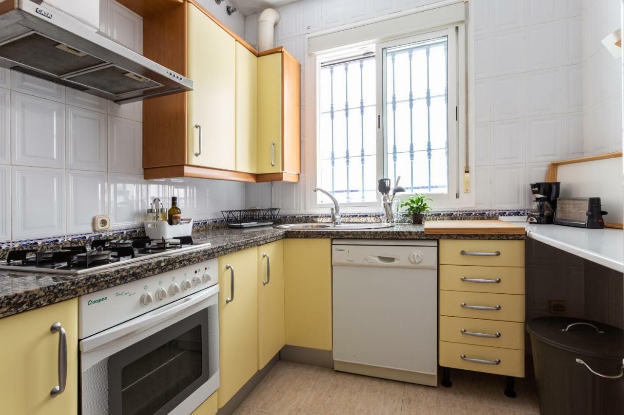 Serva La Bari Shared Apartment Севілья Екстер'єр фото