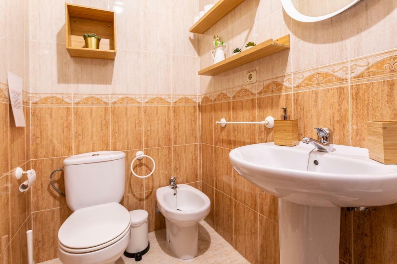 Serva La Bari Shared Apartment Севілья Екстер'єр фото