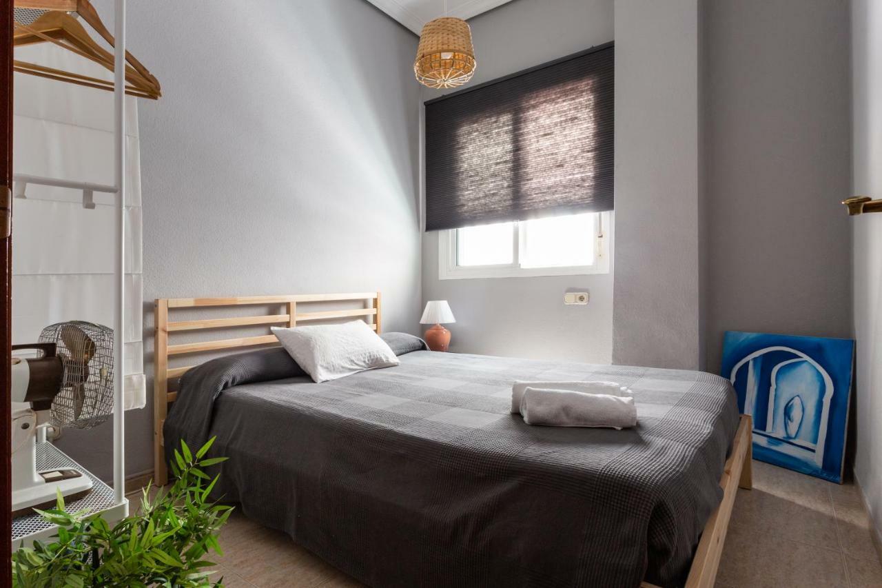 Serva La Bari Shared Apartment Севілья Екстер'єр фото
