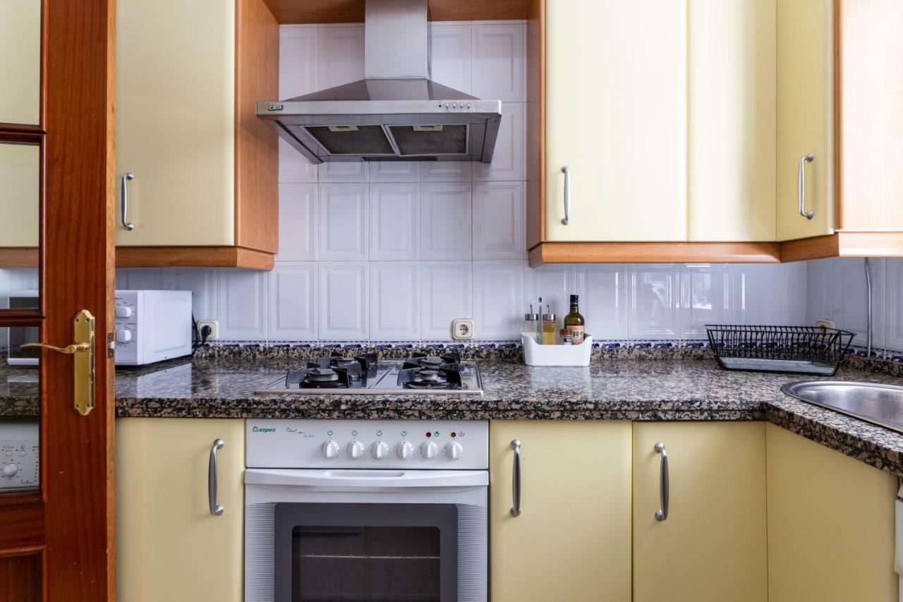 Serva La Bari Shared Apartment Севілья Екстер'єр фото