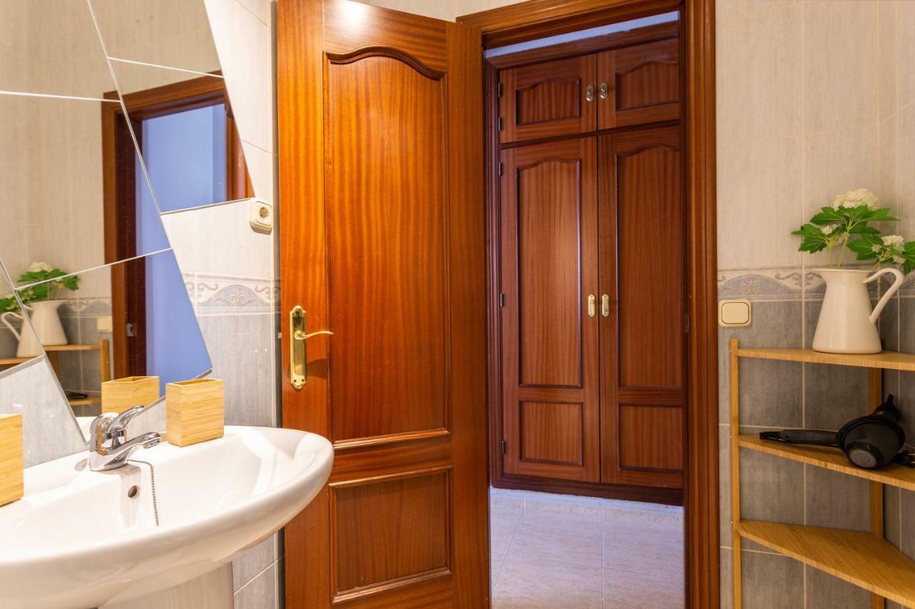 Serva La Bari Shared Apartment Севілья Екстер'єр фото