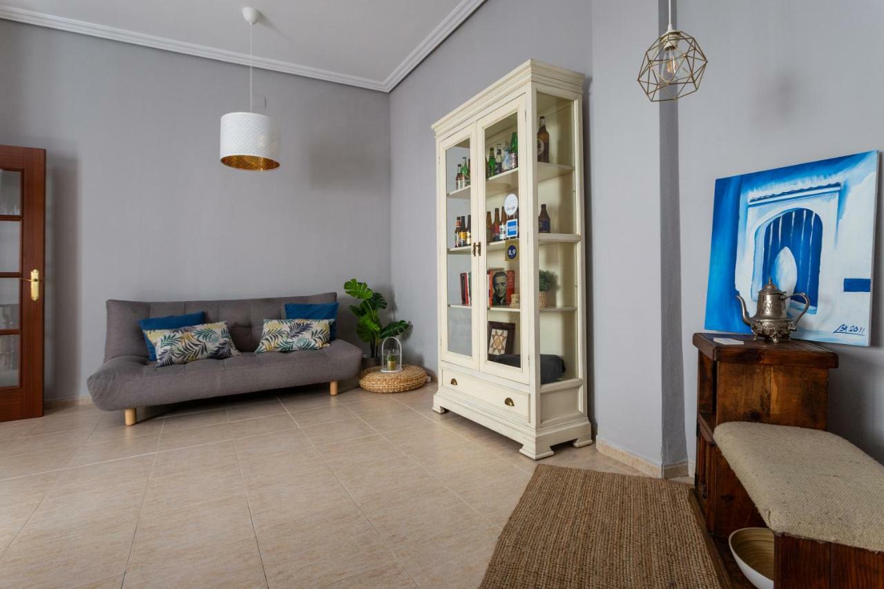 Serva La Bari Shared Apartment Севілья Екстер'єр фото