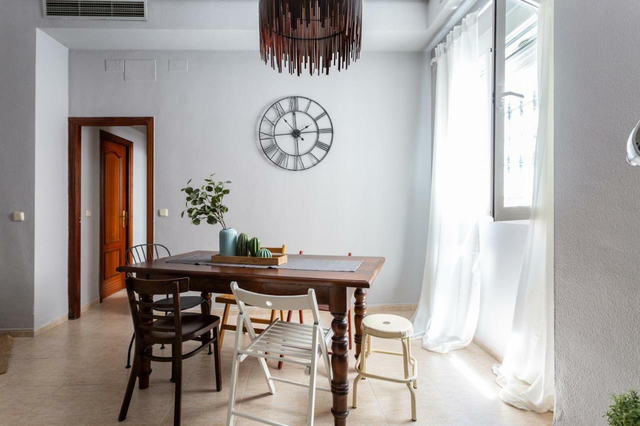 Serva La Bari Shared Apartment Севілья Екстер'єр фото